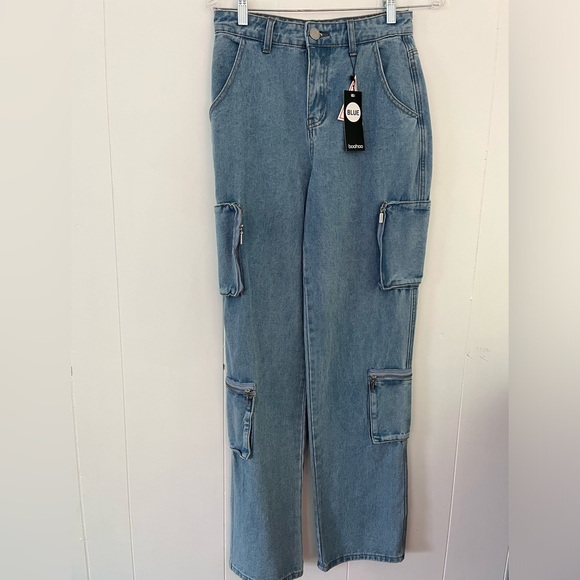 New Boohoo Jeans Light Wash Multi Zip Pocket Cargo Jeans size 4 - Picture 16 of 16